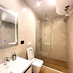 Kam In Lungomare شقة فلورا